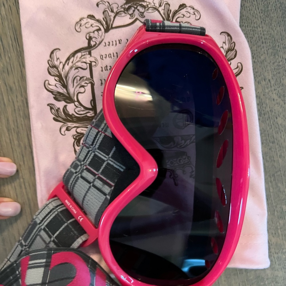 Juicy couture ski goggles